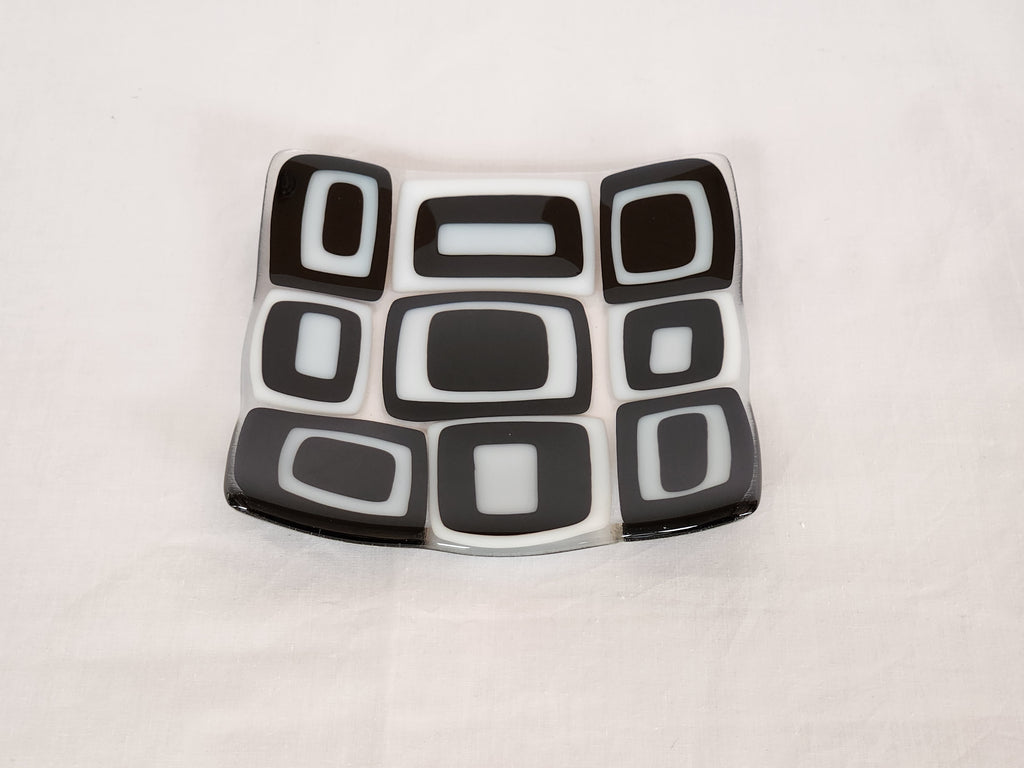 Flared Square Plate - 150 - Brenda - BW