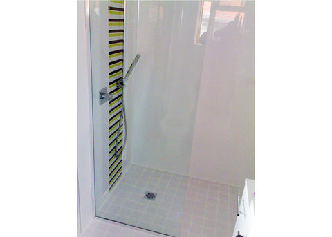 #5b Showerscreens Frameless Channel Glazed